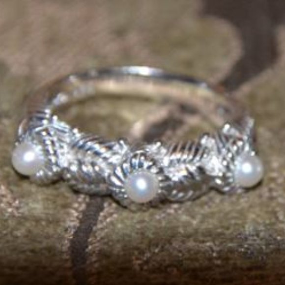 Judith Ripka sterling silver cable 3-stone pearl ring - Picture 3 of 3